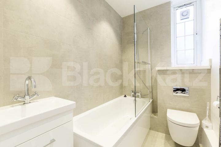 Newly refurbished three double bedroom two bathroom flat mins to Euston. Cranleigh Street, Camden